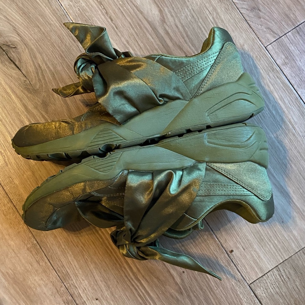 Puma x Fenty Green Bow Sneakers - Picture 5 of 8